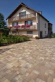 NOVAK gr.6cm kostka brukowa - powierzchnia melanż - aranżacja podjazdu 2